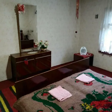 Рехатъ Къща Огнянови 게스트하우스 *
